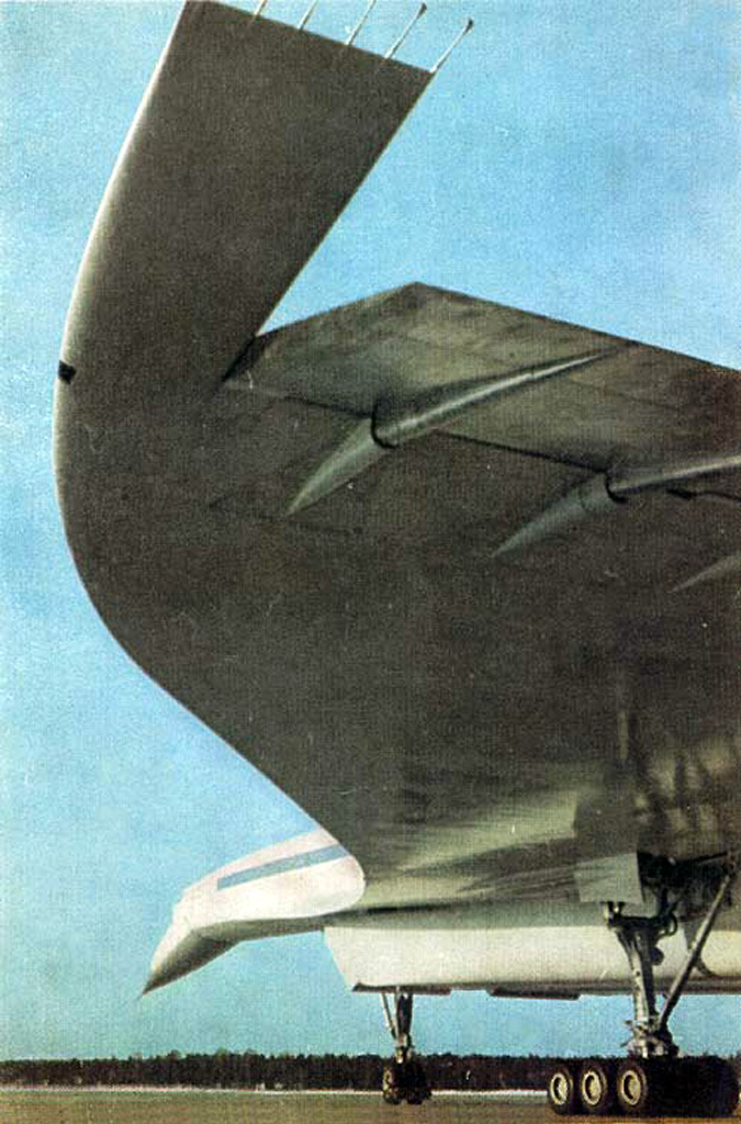 TU-144 SST : DETAILED PICTURES : 044